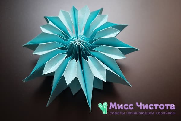 Объемная снежинка из листов для записей