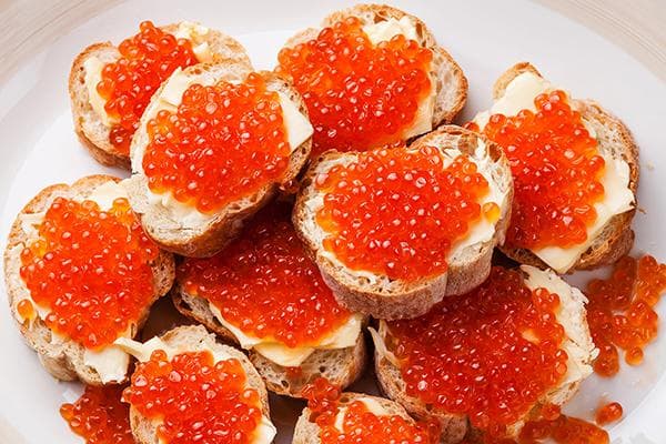 Бутерброды с красной икрой