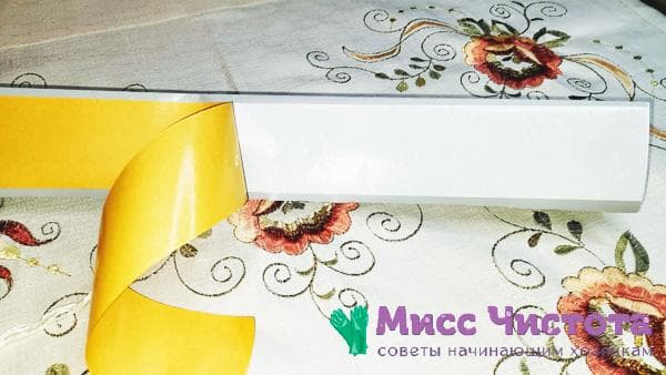 отклеивание двухстороннего скота на бумажных жалюзи